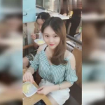 年轻小姐姐吃饭,年轻小姐姐的美食探秘之旅